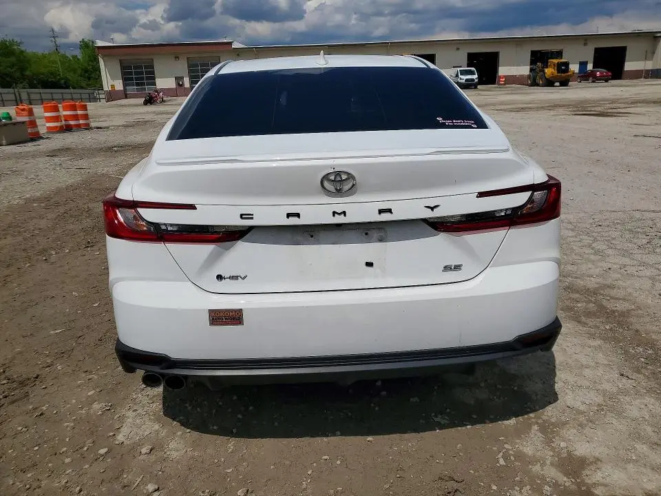 2025 TOYOTA CAMRY SE  