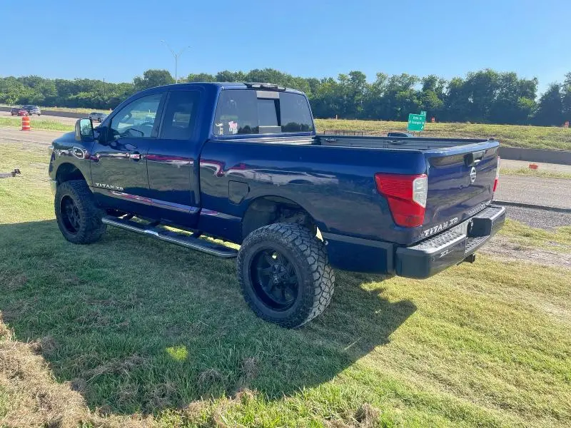 2017 NISSAN TITAN XD SV  