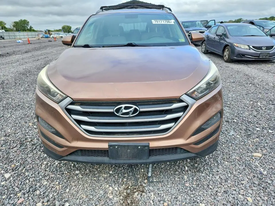 2017 HYUNDAI TUCSON SE  