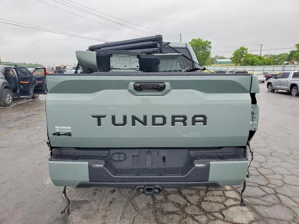 2024 TOYOTA TUNDRA SR5  