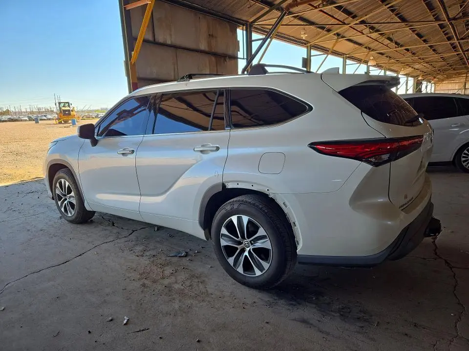 2021 TOYOTA HIGHLANDER XLE  