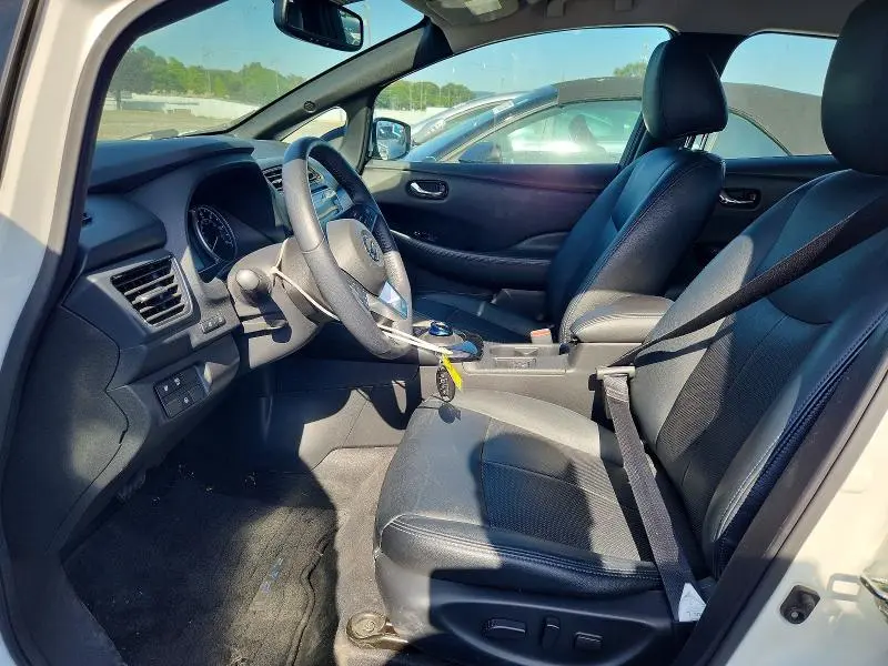 2020 NISSAN LEAF SV  