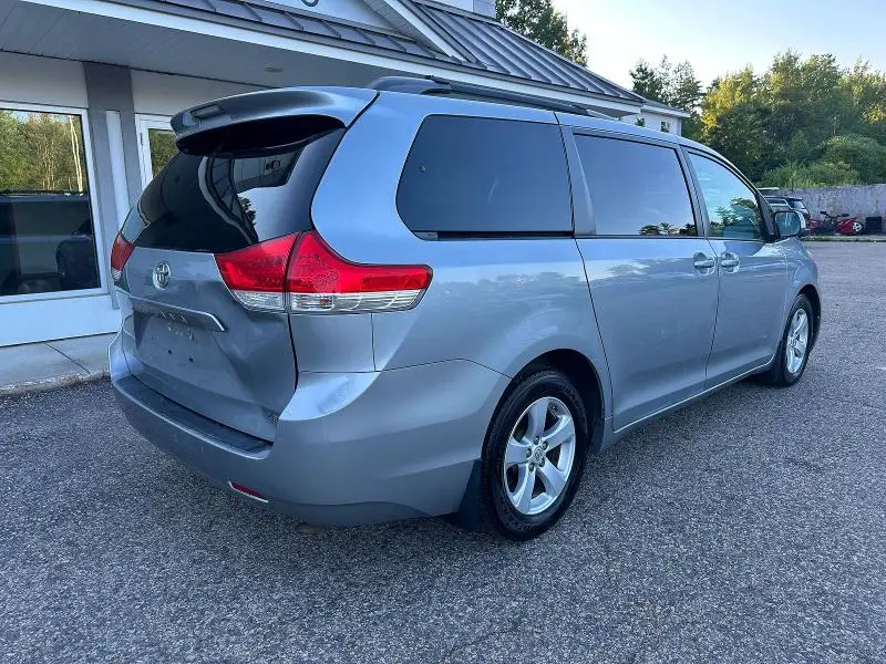 2014 TOYOTA SIENNA LE  