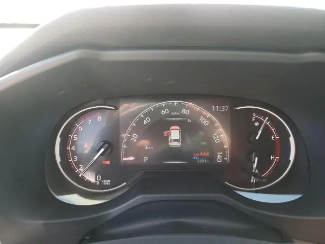 2025 TOYOTA RAV4 XLE