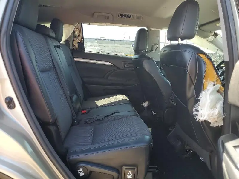 2015 TOYOTA HIGHLANDER LE PLUS  