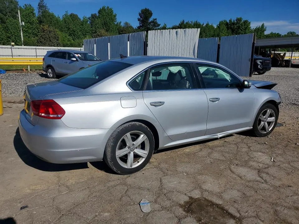 2013 VOLKSWAGEN PASSAT SE  