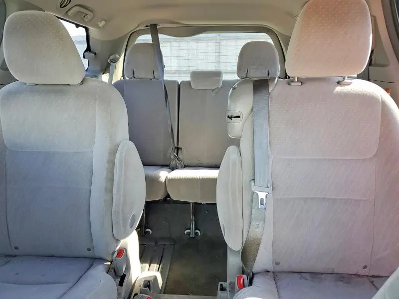 2017 TOYOTA SIENNA LE 8 PASSENGER  