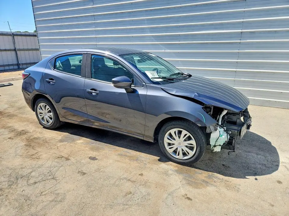 2019 TOYOTA YARIS L  