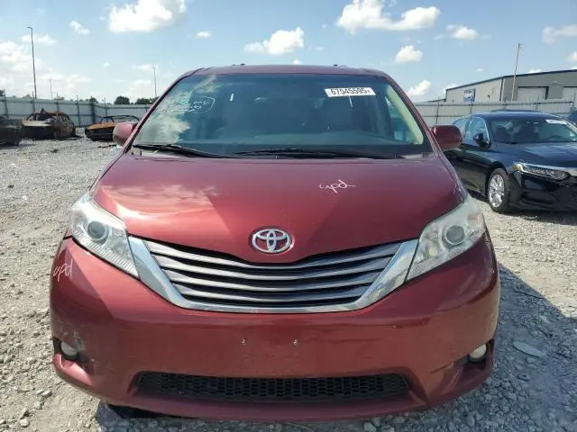 2016 TOYOTA SIENNA XLE  