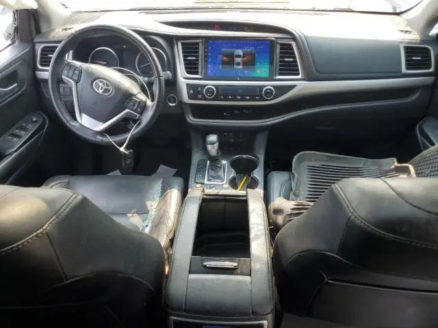 2019 TOYOTA HIGHLANDER SE  