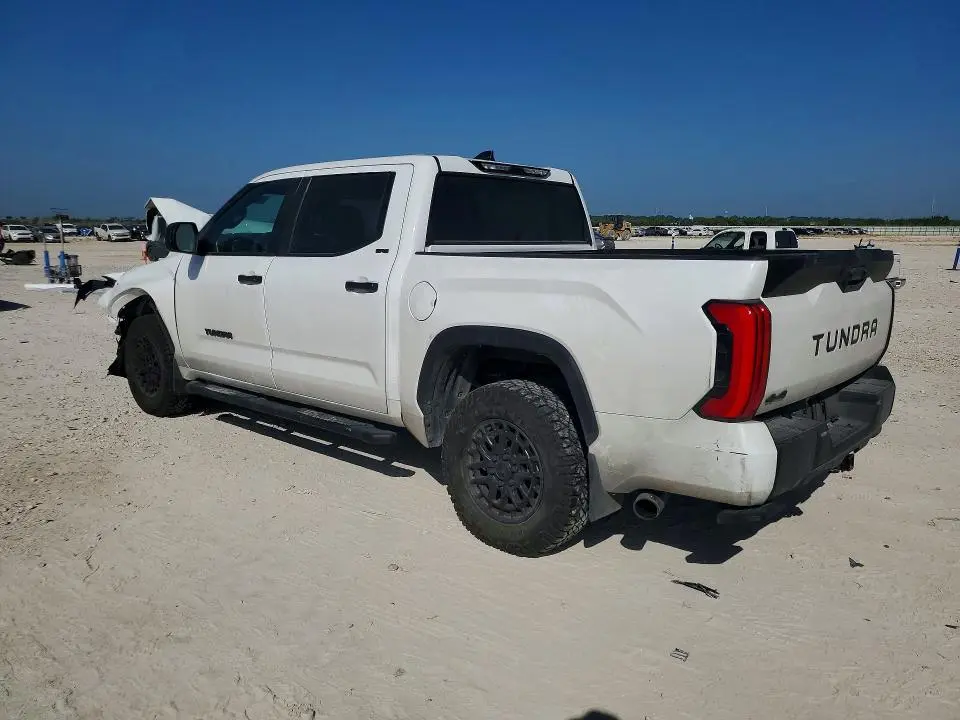 2025 TOYOTA TUNDRA SR5  