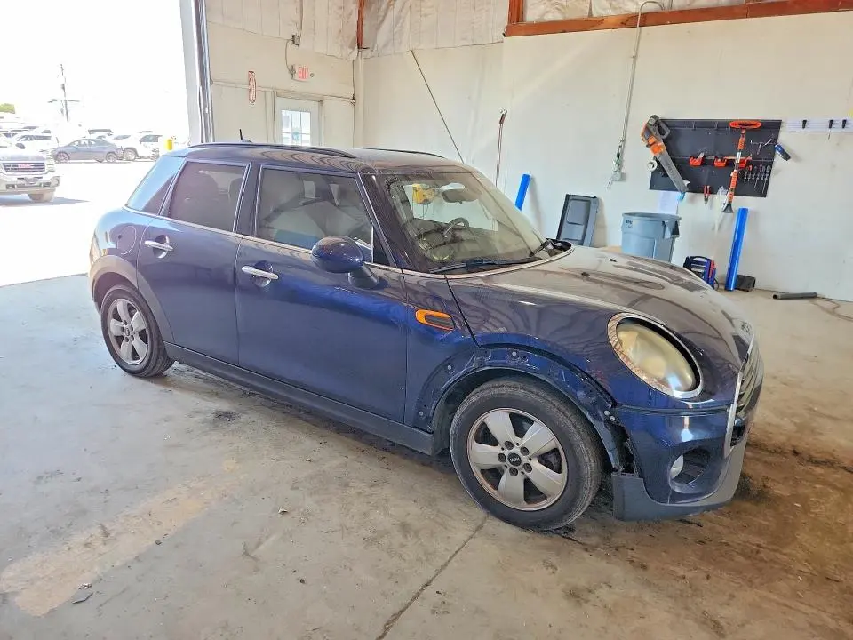 2017 MINI COOPER   
