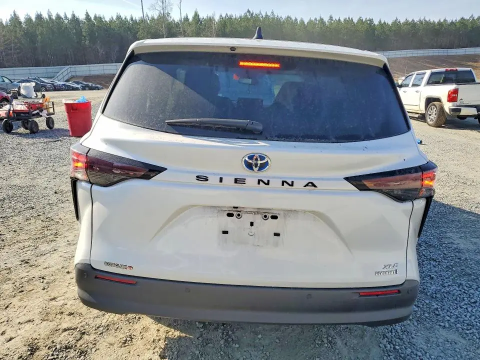 2023 TOYOTA SIENNA XLE 8-PASSENGER  