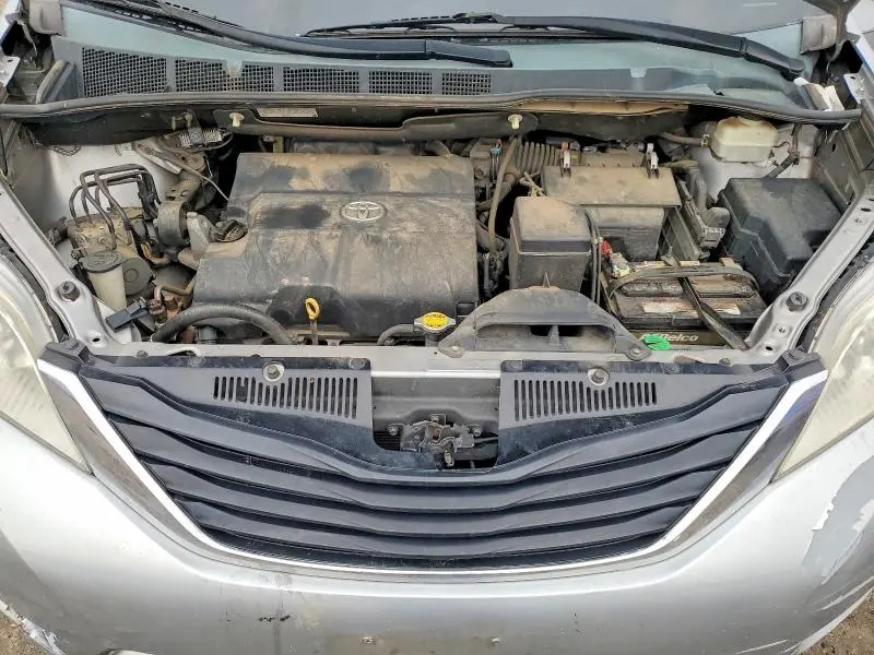 2012 TOYOTA SIENNA LE 8-PASSENGER  