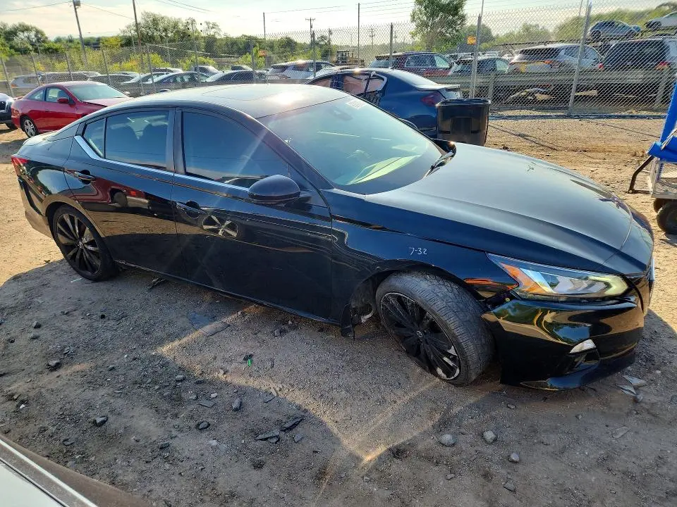 2022 NISSAN ALTIMA SR  