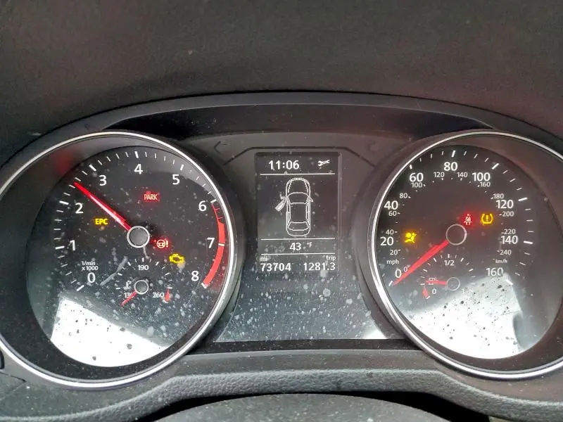 2016 VOLKSWAGEN PASSAT SE  