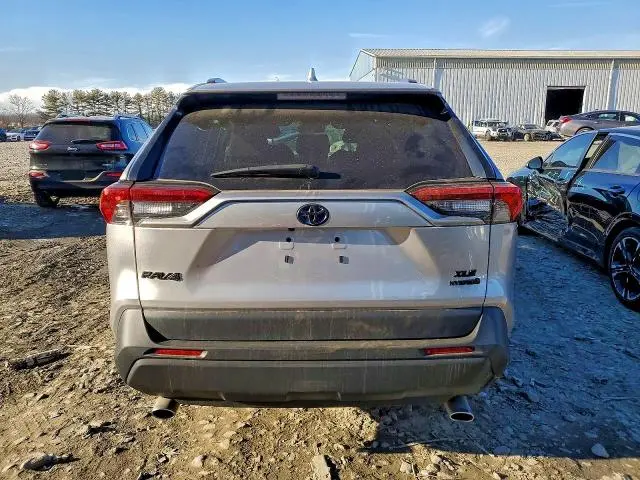 2024 TOYOTA RAV4 XLE  