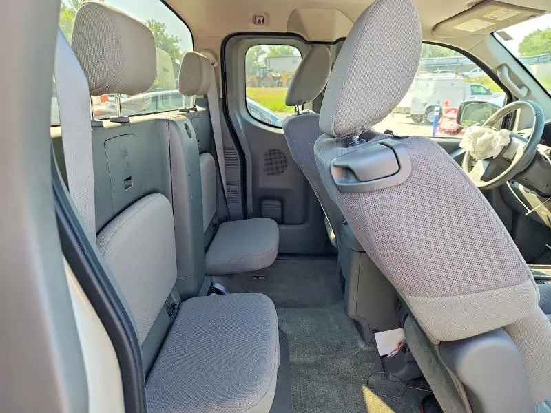 2013 NISSAN FRONTIER S  