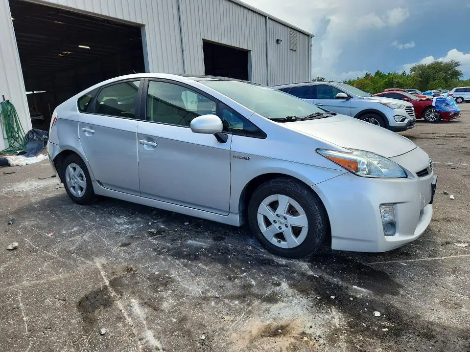 2011 TOYOTA PRIUS THREE  