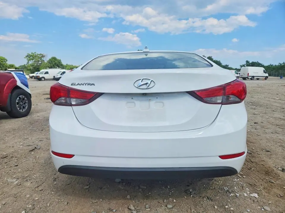 2016 HYUNDAI ELANTRA SE  