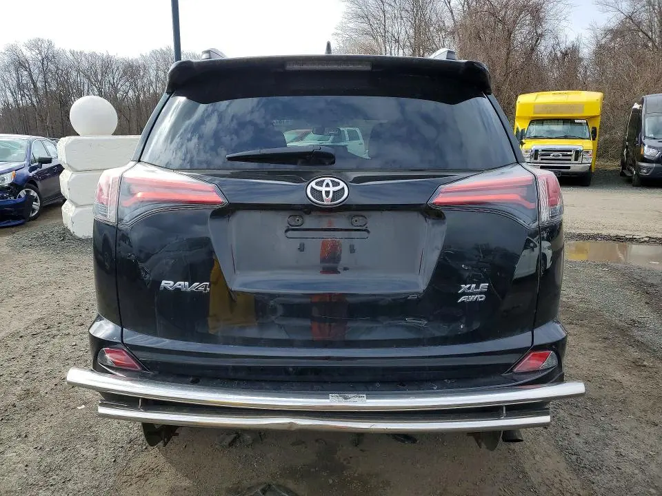 2018 TOYOTA RAV4 XLE  