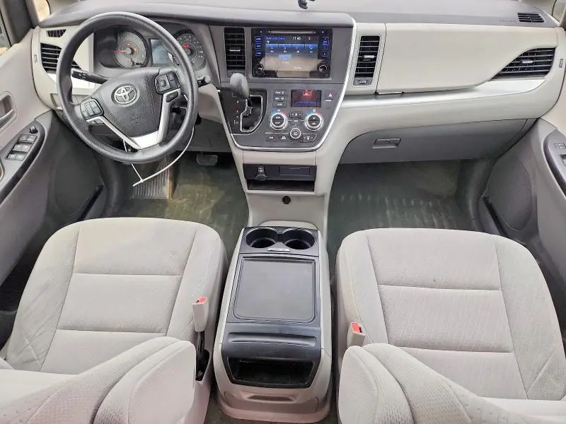 2016 TOYOTA SIENNA LE  