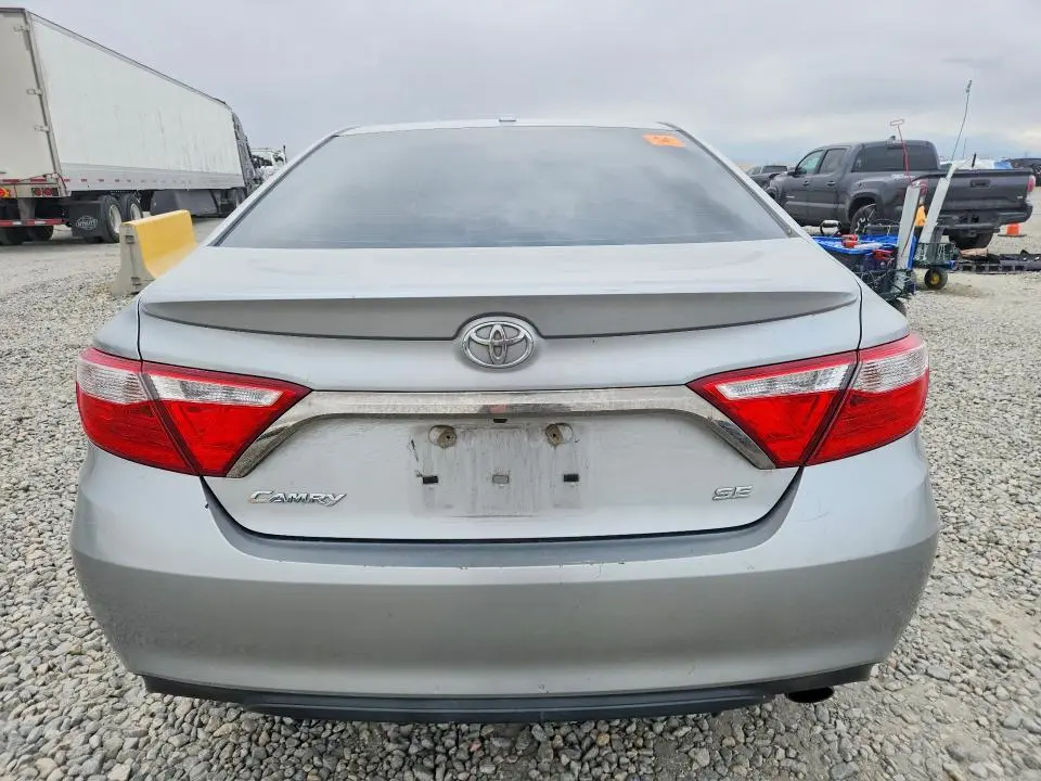 2015 TOYOTA CAMRY SE  