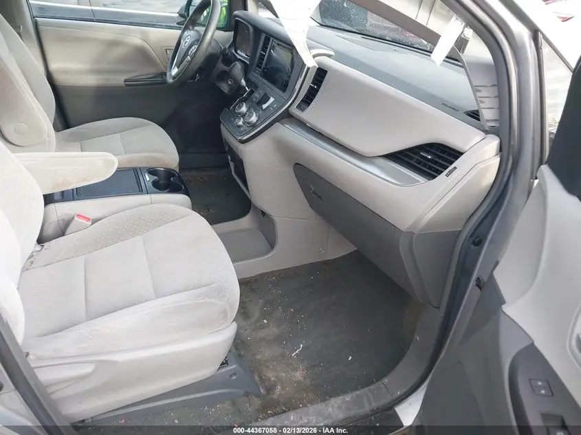 2017 TOYOTA SIENNA LE 8 PASSENGER