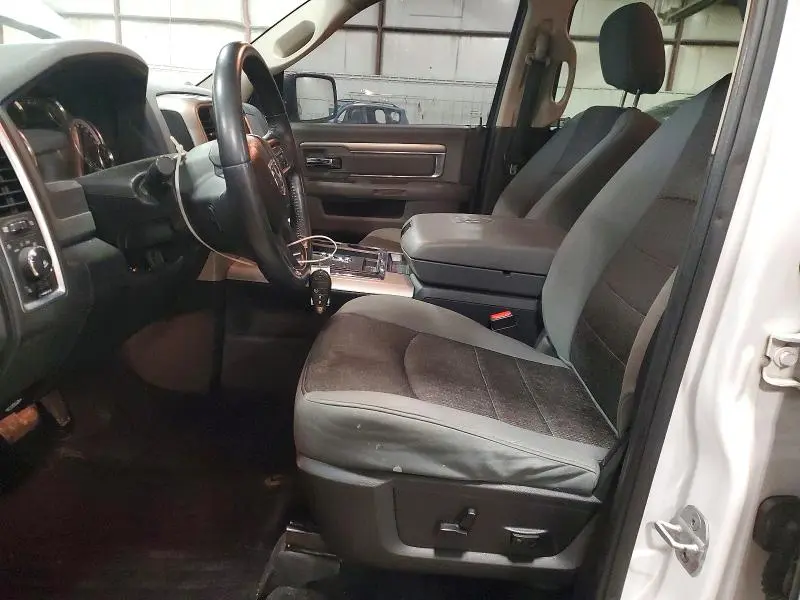 2013 RAM 1500 SLT  