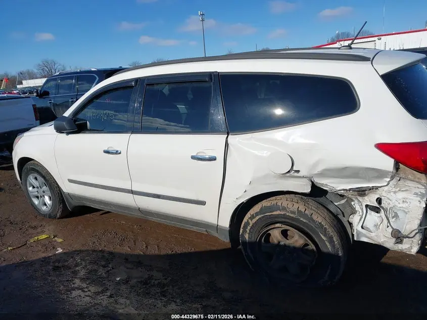 2012 CHEVROLET TRAVERSE LS