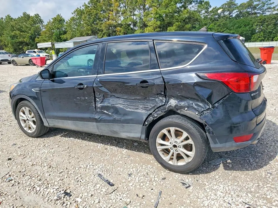 2019 FORD ESCAPE SE  