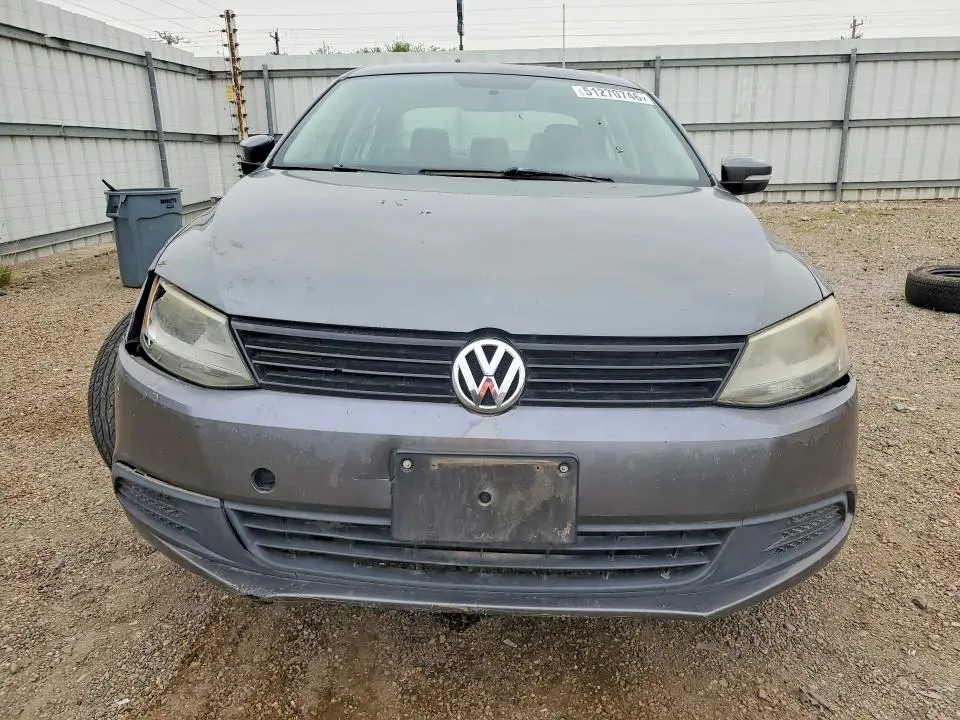 2011 VOLKSWAGEN JETTA SE  