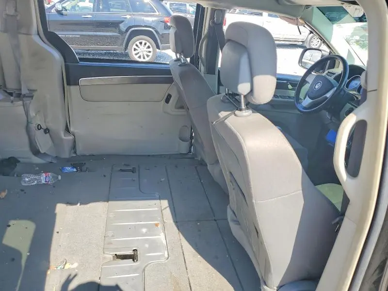 2010 VOLKSWAGEN ROUTAN S  