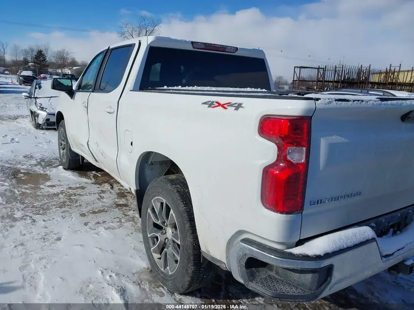 2023 CHEVROLET SILVERADO 1500 4WD  SHORT BED LT WITH 2FL