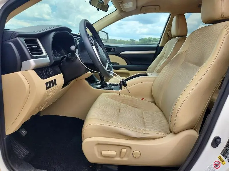 2016 TOYOTA HIGHLANDER LE PLUS  