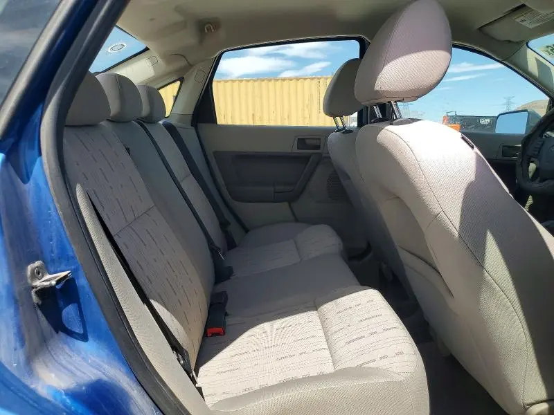 2010 FORD FOCUS SE  