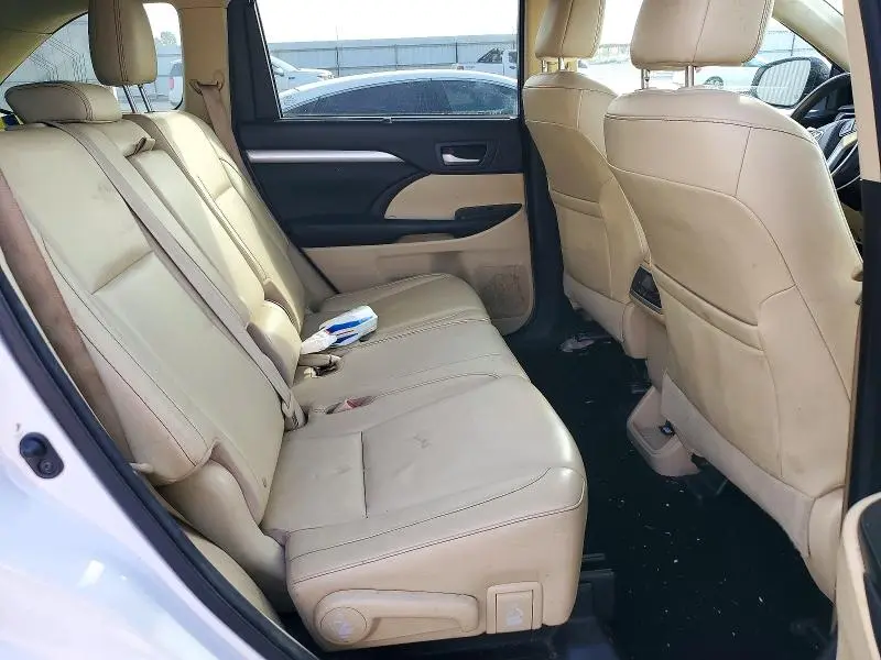 2016 TOYOTA HIGHLANDER XLE  