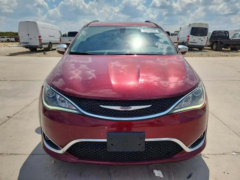 2017 CHRYSLER PACIFICA LIMITED  