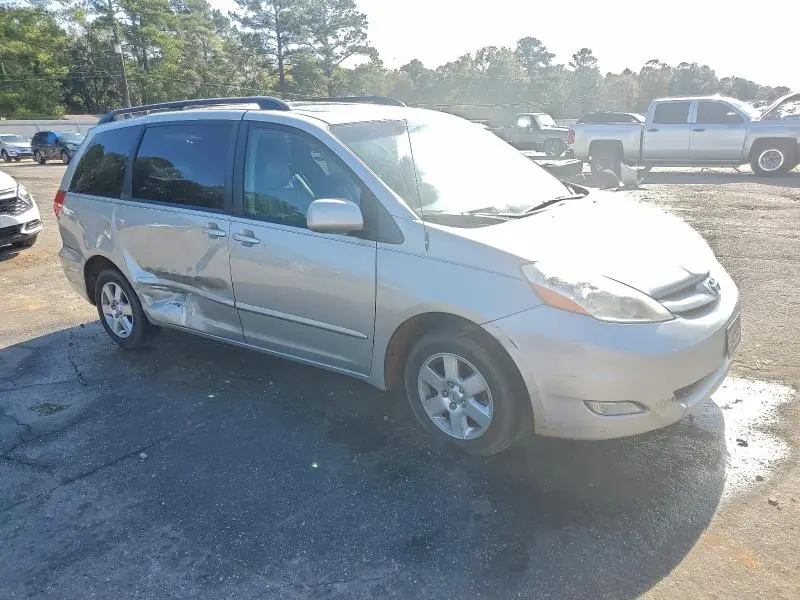 2010 TOYOTA SIENNA XLE  