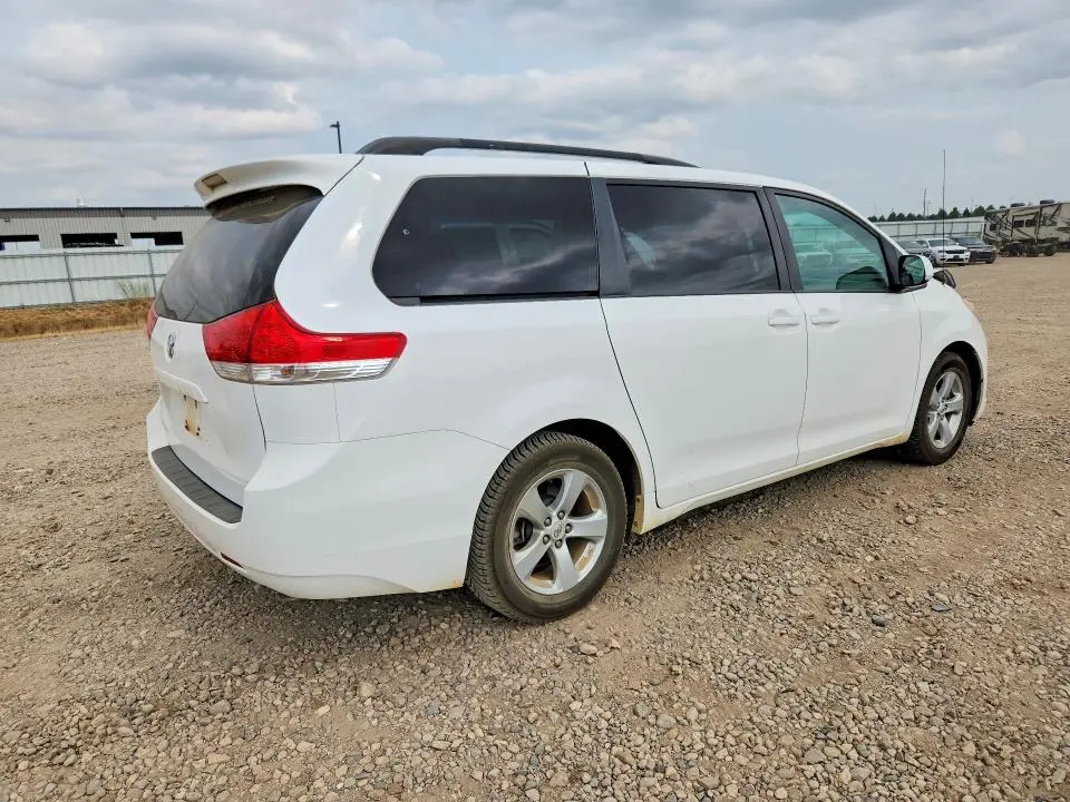2012 TOYOTA SIENNA LE  