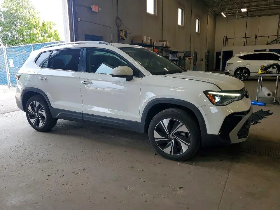 2025 VOLKSWAGEN TAOS SE  