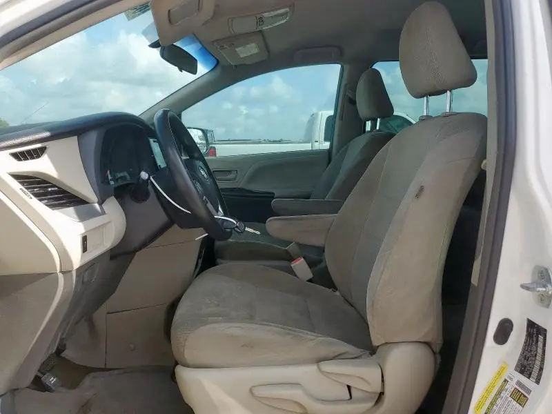 2017 TOYOTA SIENNA   