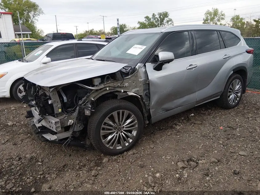 2023 TOYOTA HIGHLANDER PLATINUM