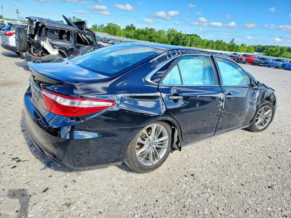 2015 TOYOTA CAMRY SE  