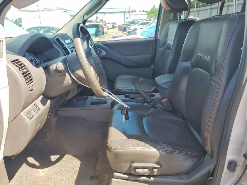 2010 NISSAN FRONTIER SE V6  
