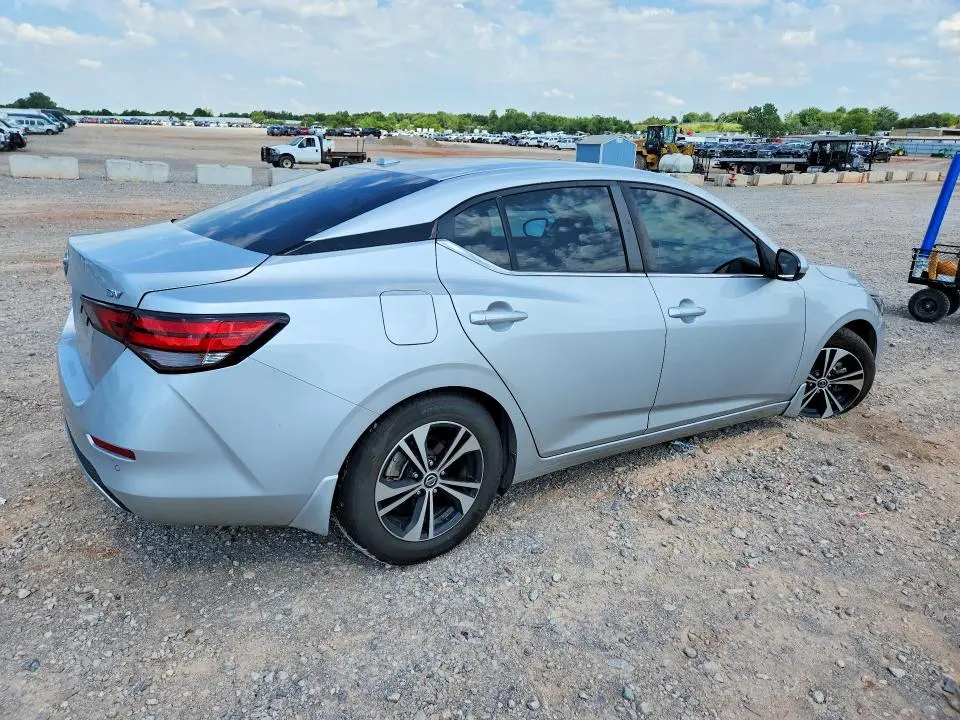 2022 NISSAN SENTRA SV  
