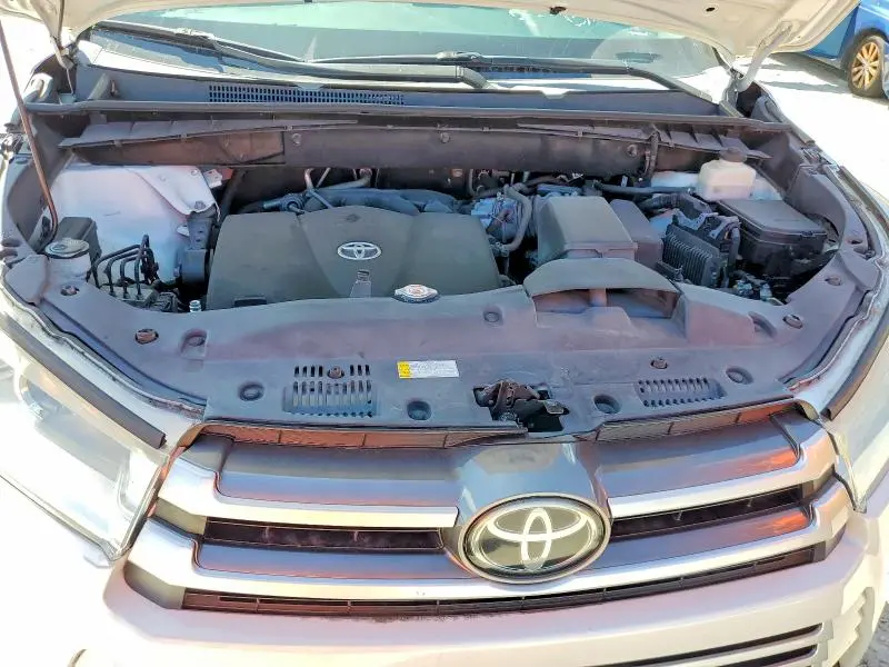 2019 TOYOTA HIGHLANDER LE PLUS  