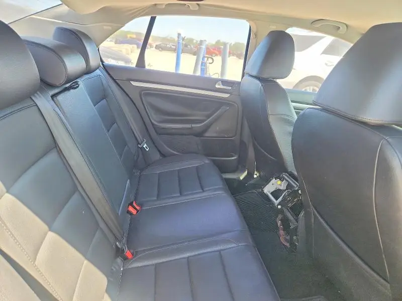 2010 VOLKSWAGEN JETTA LIMITED  