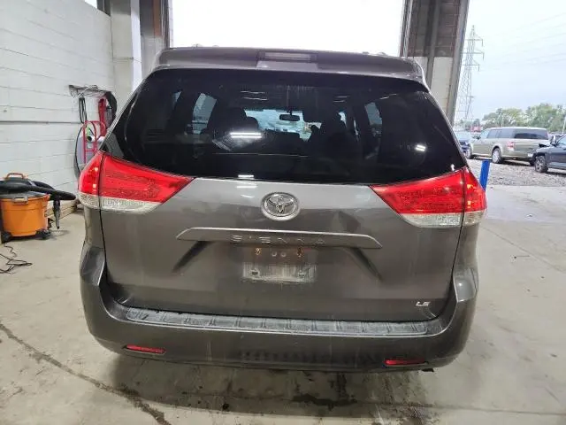2011 TOYOTA SIENNA LE  
