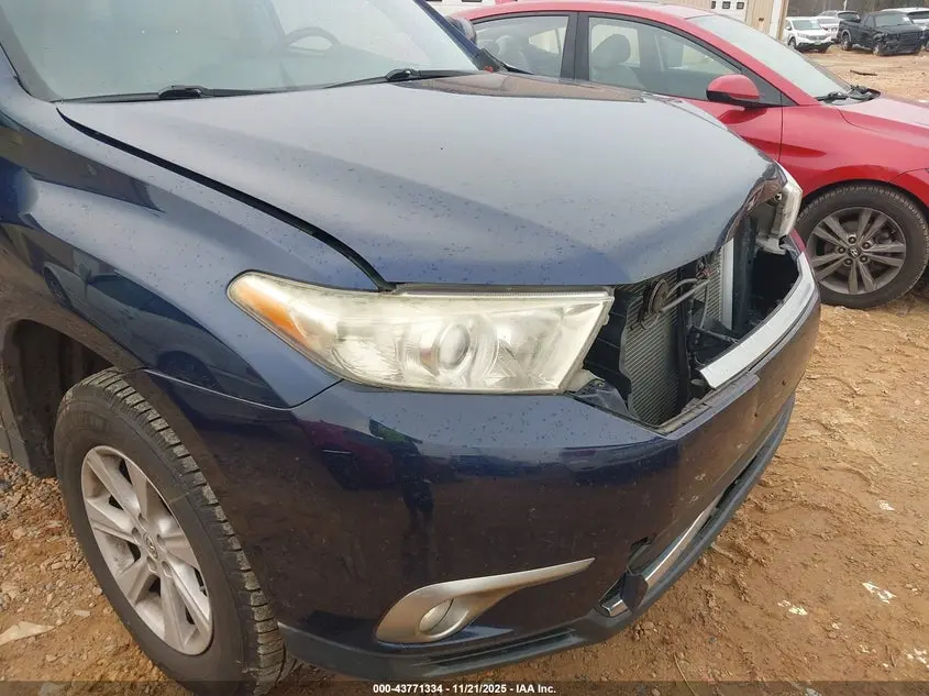 2013 TOYOTA HIGHLANDER SE V6